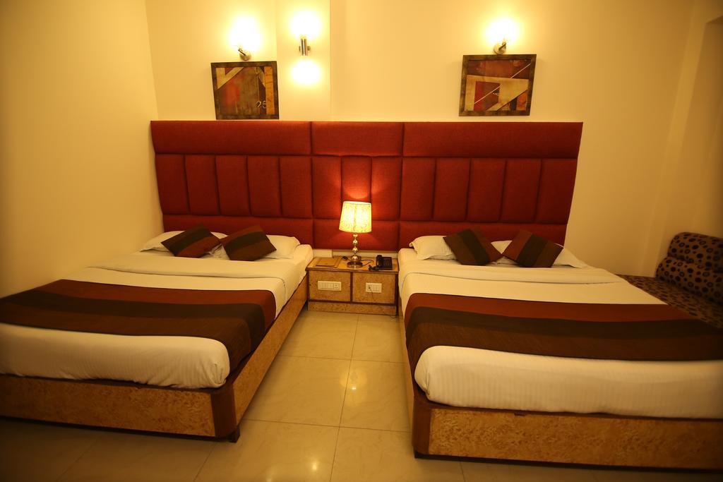 Hotel Parkway Deluxe New Delhi Exterior photo