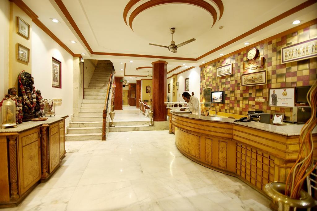 Hotel Parkway Deluxe New Delhi Exterior photo